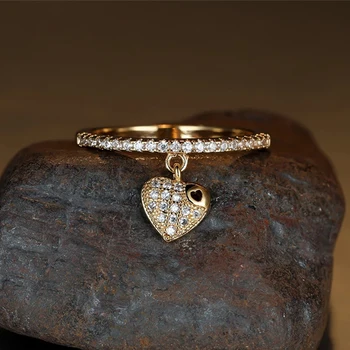 Луксозно Дамско Пръстен с отложено във формата на Кристално Сърце, Модерен Сребърен Цвят, Женско на Годежен пръстен на Пръста си, Очарователно Годежен Пръстен, Вечерни украса